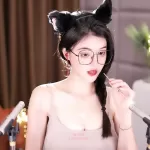 虎牙深情默指导asmr录播福利：研究我们谁大有什么用，你又摸不到